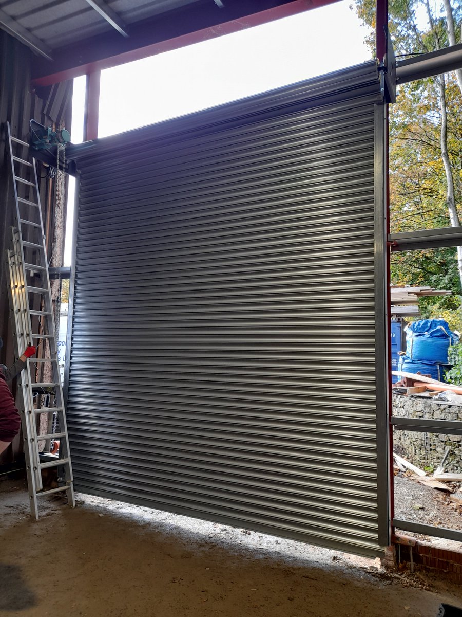 RollerShutterUK's tweet photo. 3 phase roller shutter fitted in Bacup yesterday, https://t.co/kPSXcE5VTl