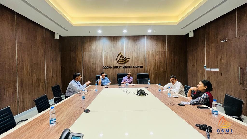 CSML__'s tweet photo. MoHUA Joint Secretary Mr. Kunal Kumar & Director MoHUA Mr. Rahul Kapoor visited the Kochi IC4 (Integrated Command Control and Communication Centre) on the occasion of the CEOs Conference 2022 which was held in Kochi.
#100CCC
#SmartCitiesMission
#datahub
#Integration https://t.co/27dLkvcypu