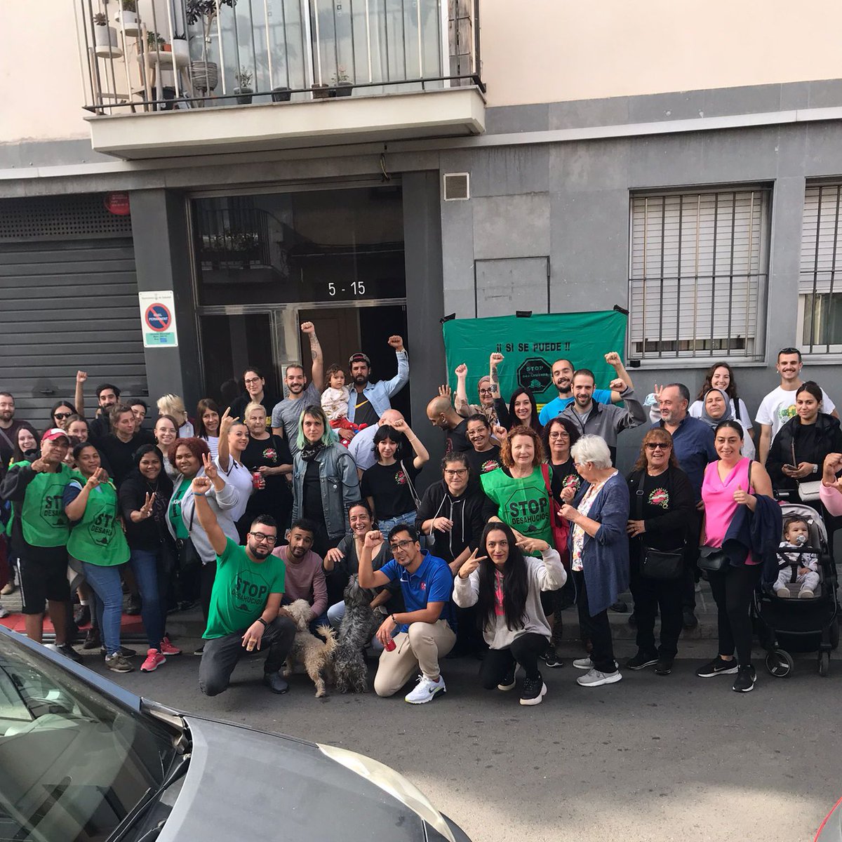 PAHC_Sabadell's tweet photo. Hem aturat el desnonament de #IbrahimEsQueda! ✊🏻
I també #EdgarEsQueda! 🔥 https://t.co/8XajG0Ixai