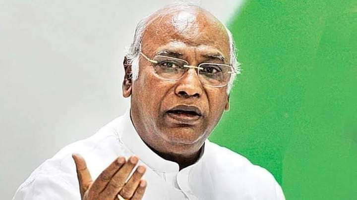 भारतीय राष्ट्रीय कांग्रेस का अध्यक्ष चुने जाने पर मल्लिकार्जुन खड़गे साहब को हार्दिक बधाई प्रेषित करती हूँ 9000 से अधिक डेलीगेट्स ने मिलकर कांग्रेस के आंतरिक लोकतंत्र को जिंदा रखते हुए अध्यक्ष का चुनाव किया है आपके नेतृत्व में कांग्रेस पार्टी नए आयामो को छुएगी ऐसा मेरा विश्वास है