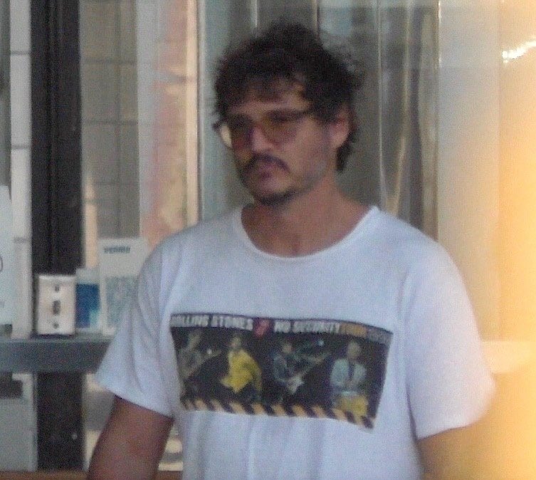 pascal_network's tweet image. Pedro Pascal out &amp;amp; about (October 18)