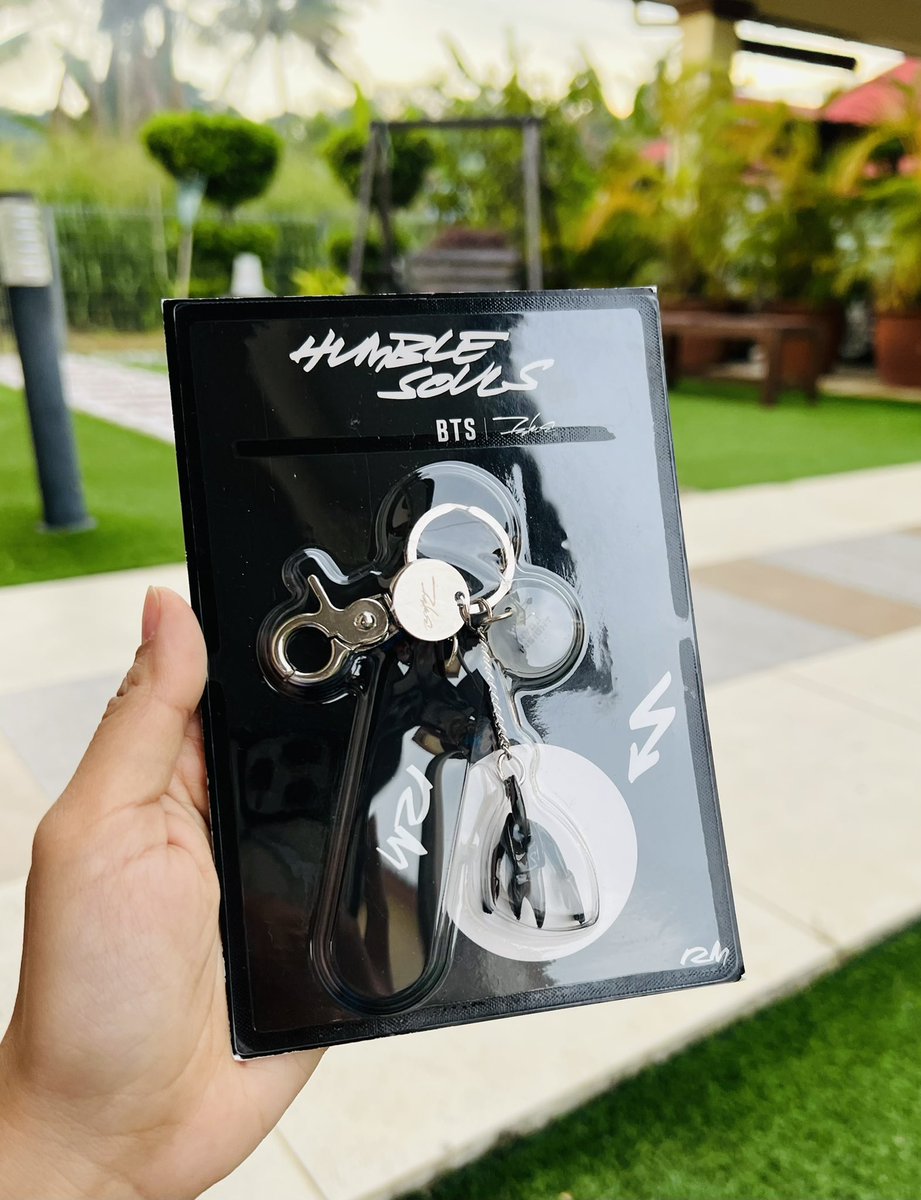 nisasha84's tweet photo. Hi Armys!!!

Humble Souls Miniature Charm RM Hybe Insight Giveaway (🇲🇾 only)

⁃1 lucky winner
⁃RT and Like
⁃Only for my moots
⁃End: 20 October 22 @ 9pm

Good Luck Armys 😎 #nisaGA https://t.co/oBnh2mkDQH