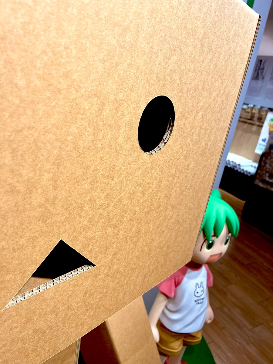 よつばと展も行ったよ!アナログであんな、背景も全部手描きとかとんでもなかったよ…
ペン入れ動画もすごかった…ものっそい丁寧に線が引かれてた…
そして私ならこんなに丁寧に描いたらもったいなくて絶対ホワイトで消したりできないわってなった揚げ物コーナーの消された看板