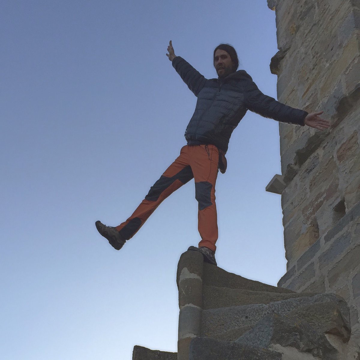 nachusgalaicus's tweet photo. ¿Cuál es el miedo?
¿La creencia de que sin suficiente dinero no es posible cuidarse y amar?
¿La sensación de que vivimos en un mundo de carencia, sobre todo afectiva?
¿Qué nadie nos va a querer sin dinero?
#preguntasclave #economiaovida ? #dineroyamor https://t.co/Cuxnw94Dyp