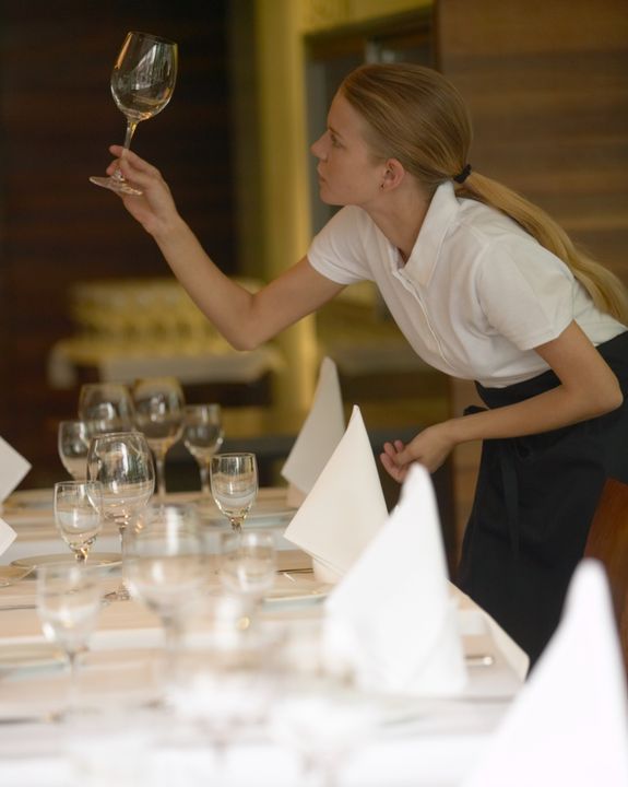 Amazing opportunity for a Hospitality Assistant to join a City of London company! Mon-Fri/NO weekends/Daytime shifts! £25- £30k This contract will guarantee 40 hours/week &amp; excellent benefits + overtime at £18/hour! 
APPLY TODAY  zcu.io/rS38 
#hospitality #hiring