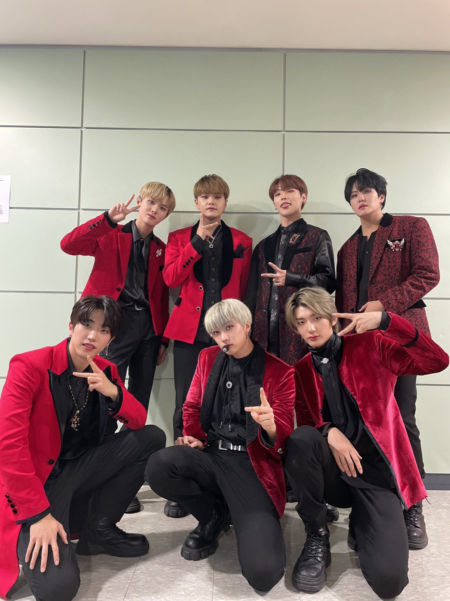 TheKingDom_GF's tweet photo. [👑]

221019 MBC 쇼 챔피언

킹덤이들 쇼 챔피언도 멋지게 완료✨🖤
킹메이커 파티룸에서 만나요❗️

#KINGDOM #킹덤 #백야 https://t.co/jxbxMFblOy