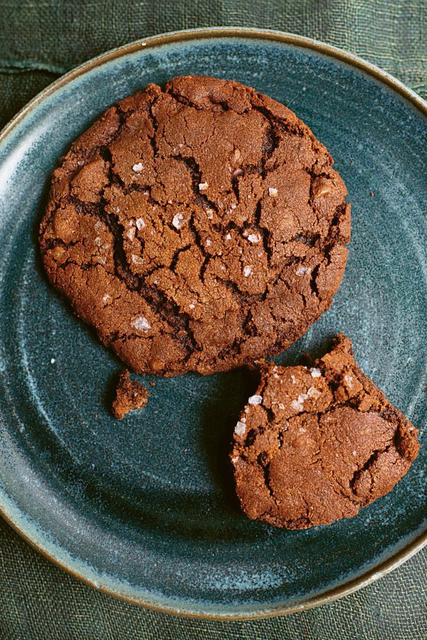 Midweek Treat! Mine-All-Mine Sweet & Salty Chocolate Cookies – which I concocted expressly, though not exclusively, for those of us who live alone – are #RecipeOfTheDay! nigella.com/recipes/mine-a…
