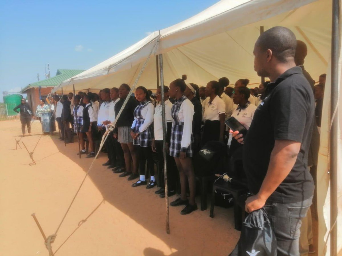 myNSFAS's tweet image. Hey learners, please make your way to Solomon Mahlangu and Phagameng High School in Modimolle, Limpopo. The DM of Higher Education, Mr Buti Manamela will be there with the NSFAS team to assist you with NSFAS applications. Hurry up, your friends are already there!

#NSFAS2023