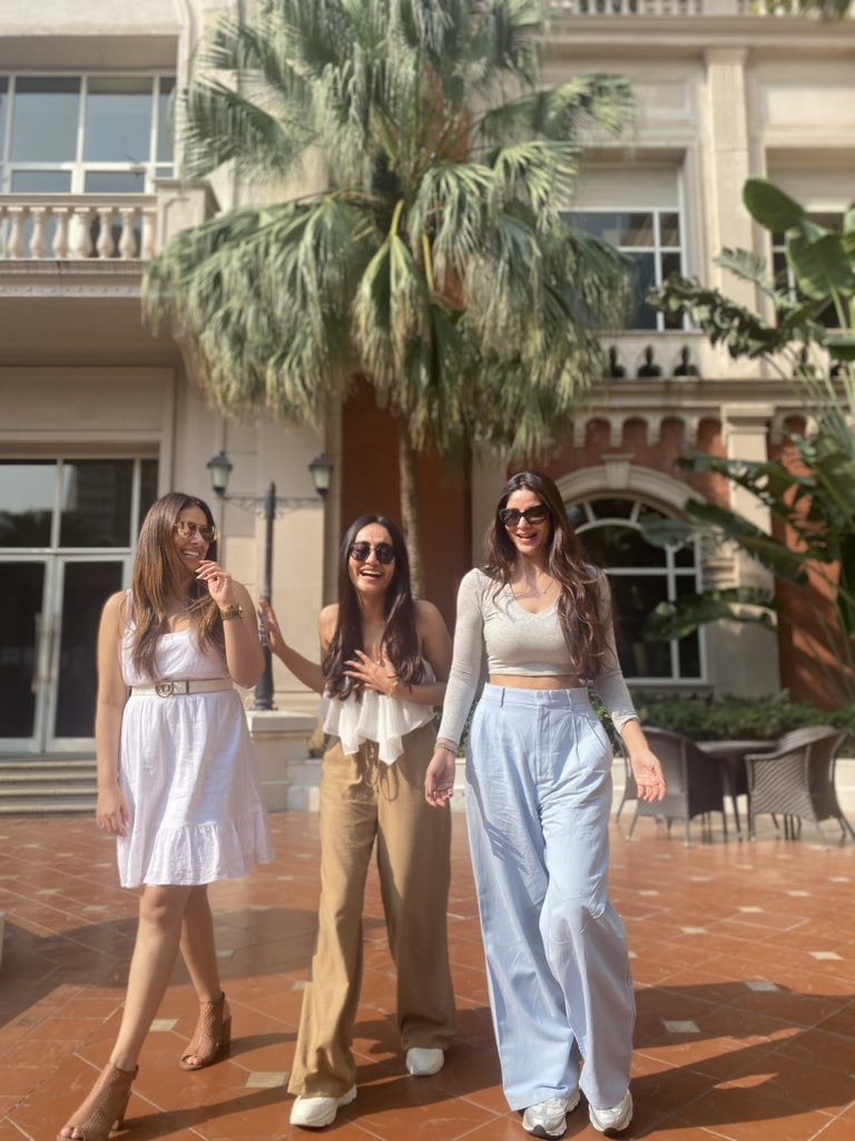 SurbhiJtweets's tweet photo. Life full of laughter 
#gratitude https://t.co/YXn2pj17n3