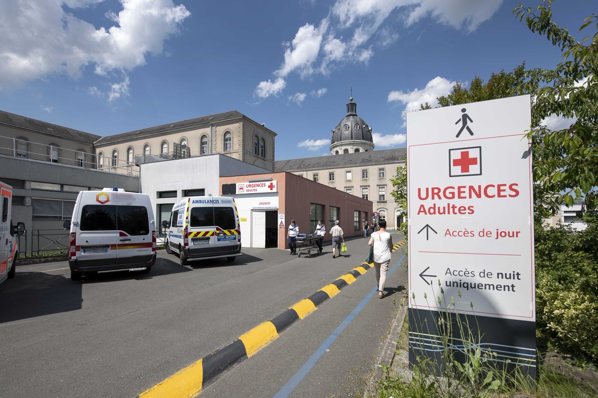 📣 Avant de vous déplacer aux #Urgences, faites le point avec un médecin :
🔹 Composez le 15 en cas d’urgence vitale
🔹 Composez le 116 117 pour un avis médical en l’absence de médecin traitant, le soir et le week-end
Soyons citoyens, ne saturons pas les Urgences
<a href="/Angers/">Ville d'Angers</a> <a href="/ars_pdl/">ARS Pays de la Loire</a>