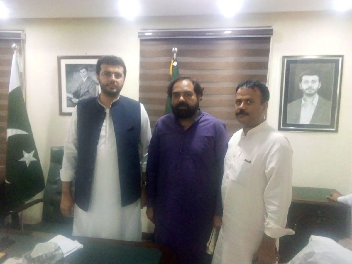 aqeel_sultan12's tweet photo. ہم 1362 لوگ نہیں بلکہ 1362 خاندان ہیں جو کے بےروزگاری جیسی تنگی سے10 ماہ سے گزر رہے ہیں
@sahialiafzal
#ApproveWMDeployment https://t.co/qK6cDGn4iv