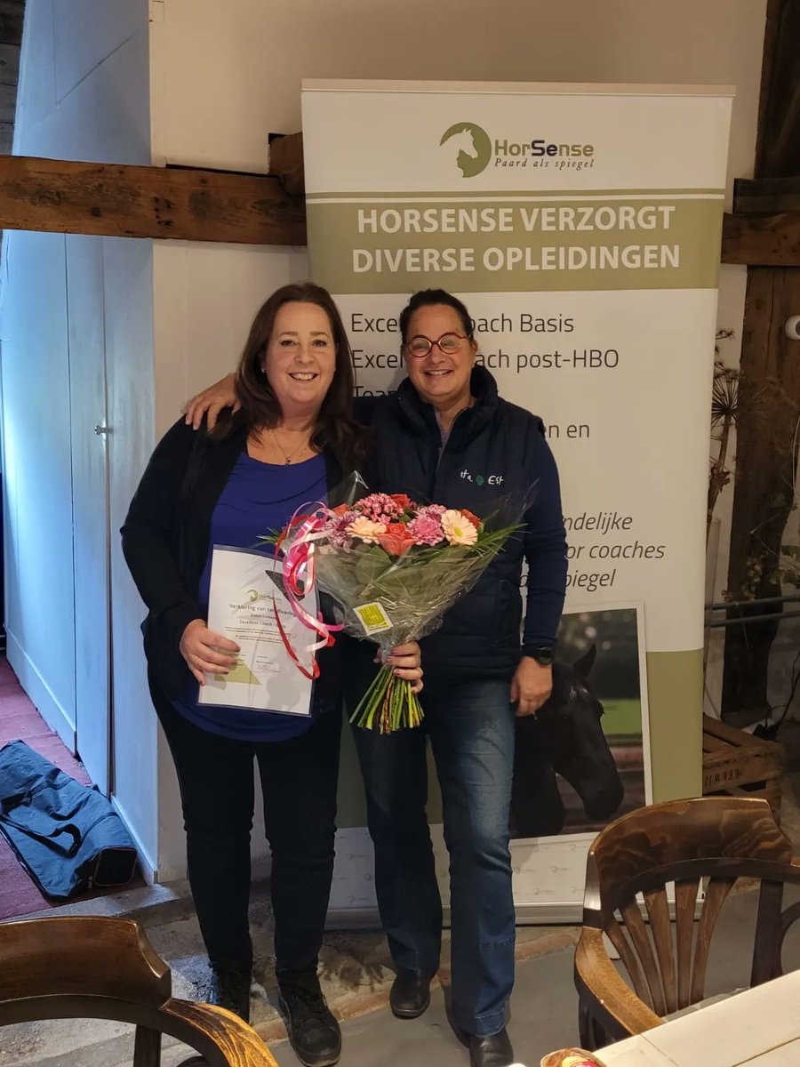Afgelopen weekend is Nederland weer een gecertificeerde coach rijker geworden. 
Met haar warme, geduldige, liefdevolle en empathische benadering laat zij iedereen stralen. 
Esther, gefeliciteerd! 

#coach #paardencoach #opleiding