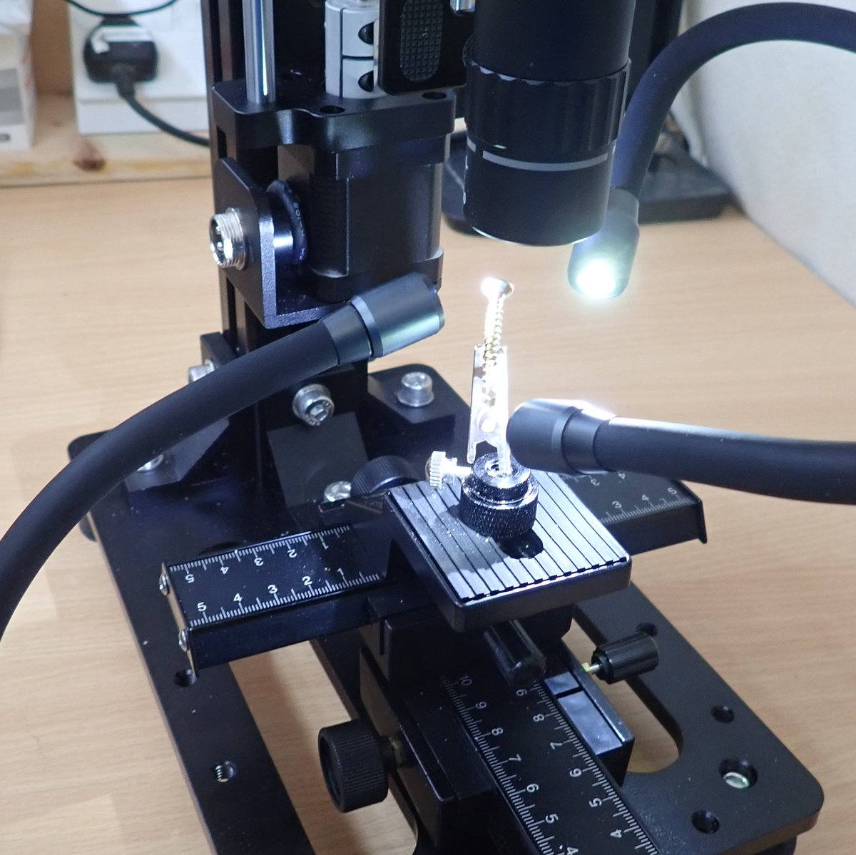 PhilipMRussell1's tweet photo. https://t.co/ZgYjdDbi9P Three point lighting for macro work is now so much easier with the new @Adaptalux Mini pods. Light can easily be brought in to more effectively illuminate the subject. https://t.co/DrPisDJ5H6