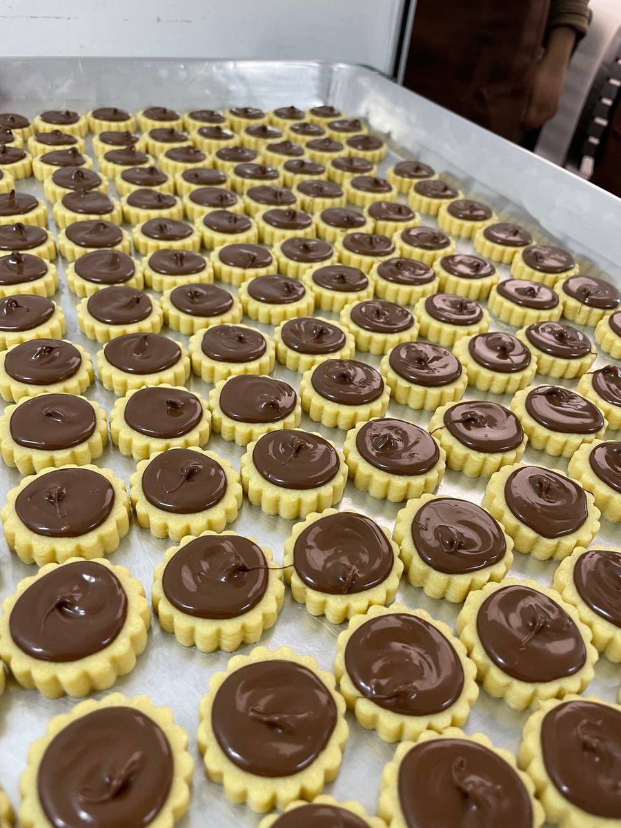 Azmi_Zahari_'s tweet photo. Ada yg pernah & sempat rasa Tart ni dulu tak?π
cer komen..
.
(pstt..good news! stok terbaru in production taw!)
.
#AlbabCookies
#TartNutella
#TheSaudagaar https://t.co/GFUJhr6aIn