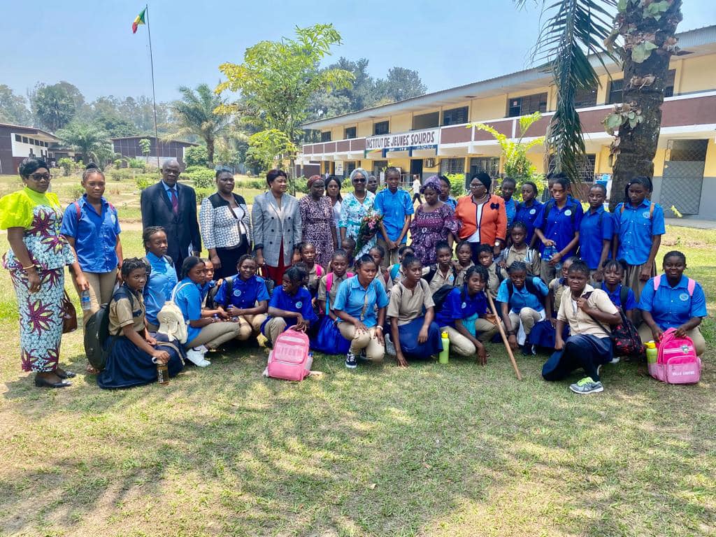 CCFemmeCongo's tweet photo. Dans le cadre de la célébration de journée internationale de la jeune fille, le Secrétariat Exécutif Permanent du Conseil consultatif de la femme a organisé, le 13/10/2022 à Brazzaville, un atelier d’écoute à l’institut des jeunes sourds .
#journéeinternationaledelafille #Congo https://t.co/QteQ86v6Fs