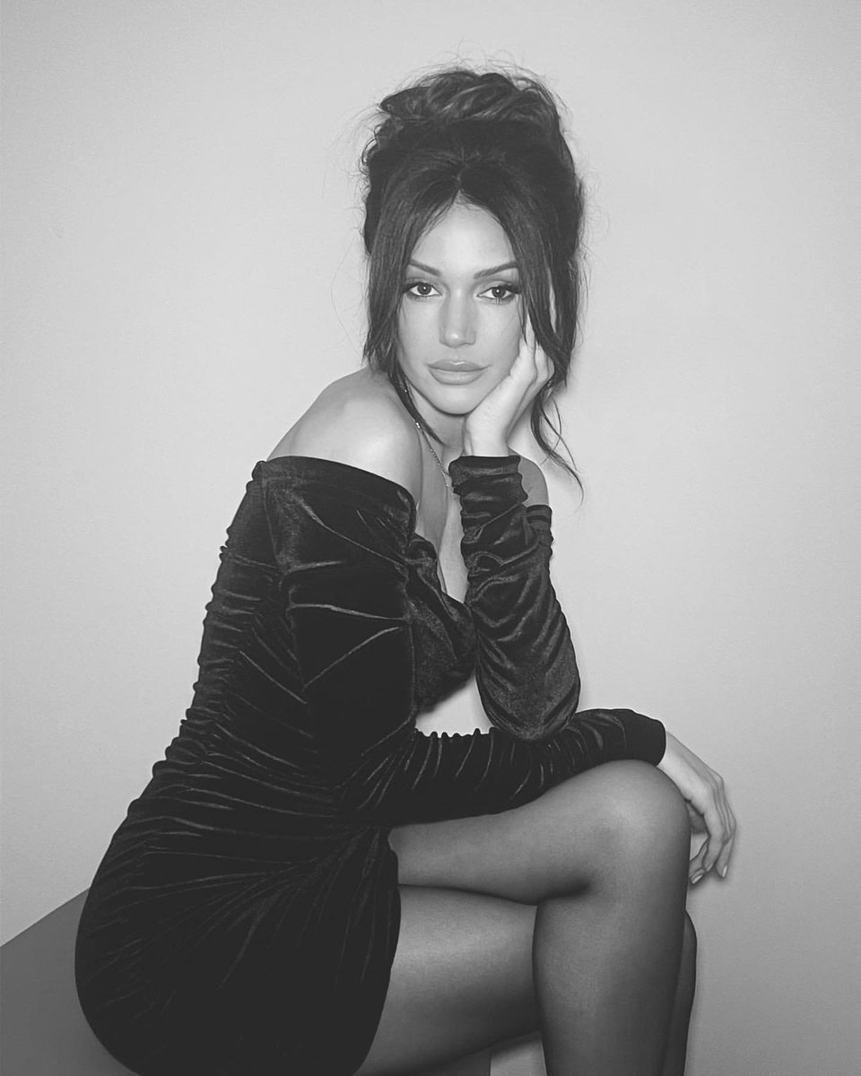 Michelle Keegan shared these pics via her Instagram account on October 18, 2022.