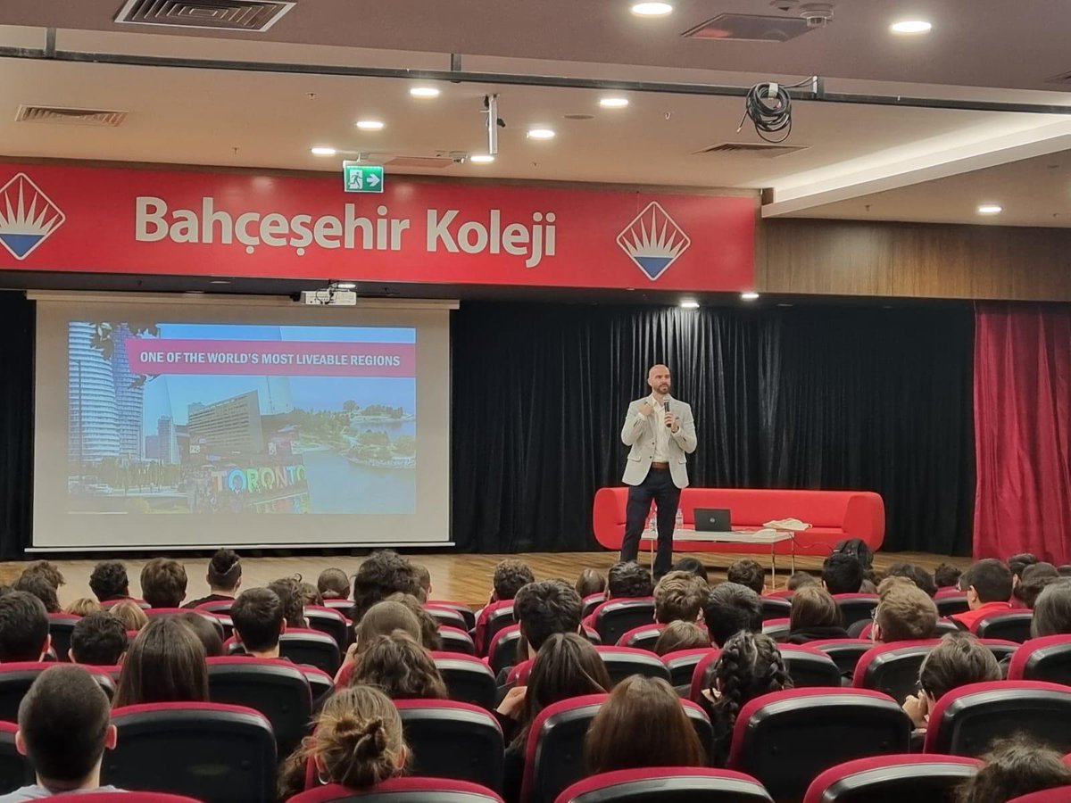 bkgec's tweet photo. An informative presentation from the University of Toronto representative to the Bahçeşehir Ankara 50.Yıl students. Thank you @bk_Ankara50YIL for your warm welcome. https://t.co/MzBRSkg765
