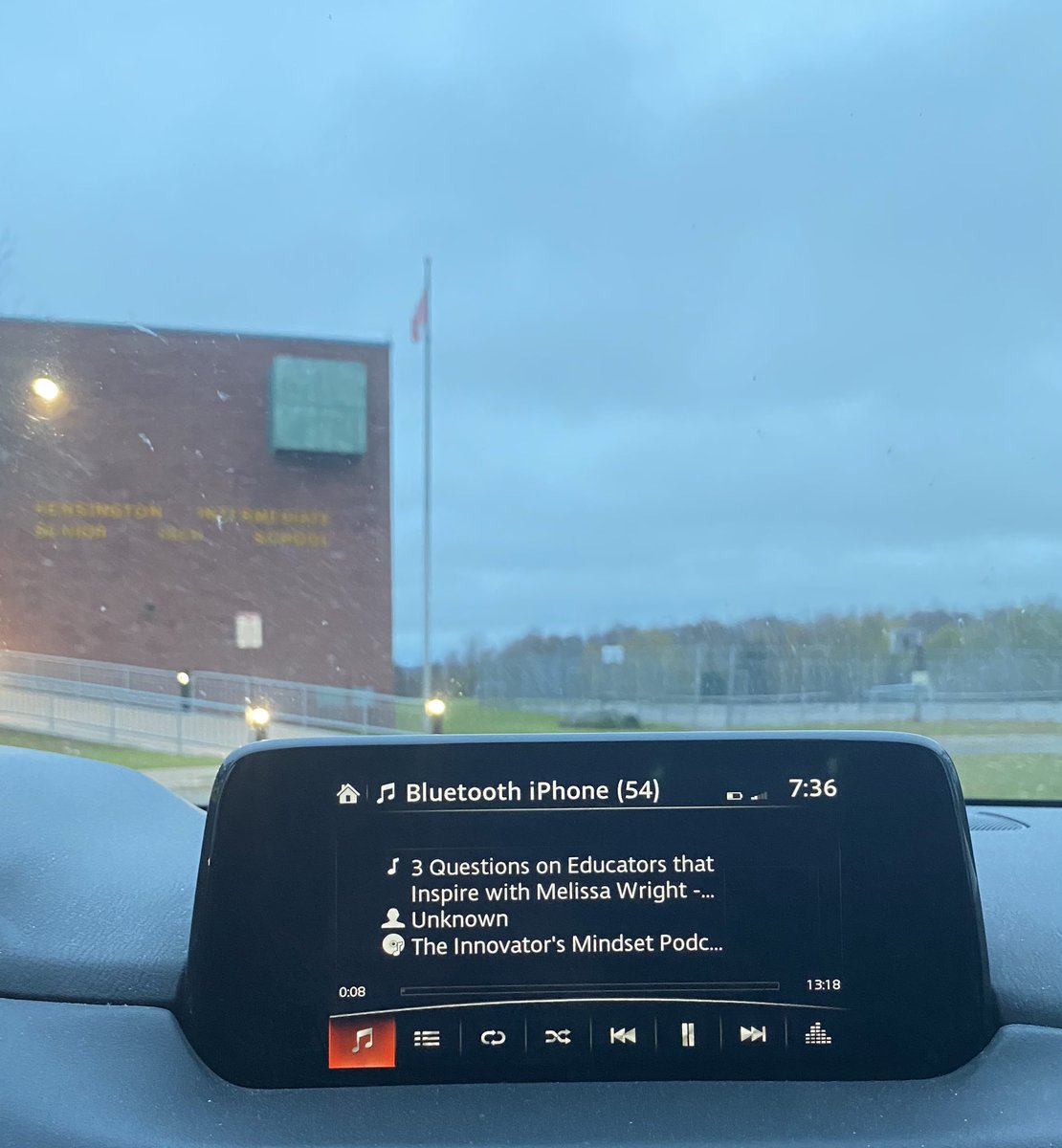 Kicking off #WisdomWednesday by sharing my commute with <a href="/WrightMelissa_/">Melissa Wright</a> &amp; <a href="/gcouros/">George Couros</a> “Leadership is about moving people forward in a positive way.” 🙌🏼🙌🏼