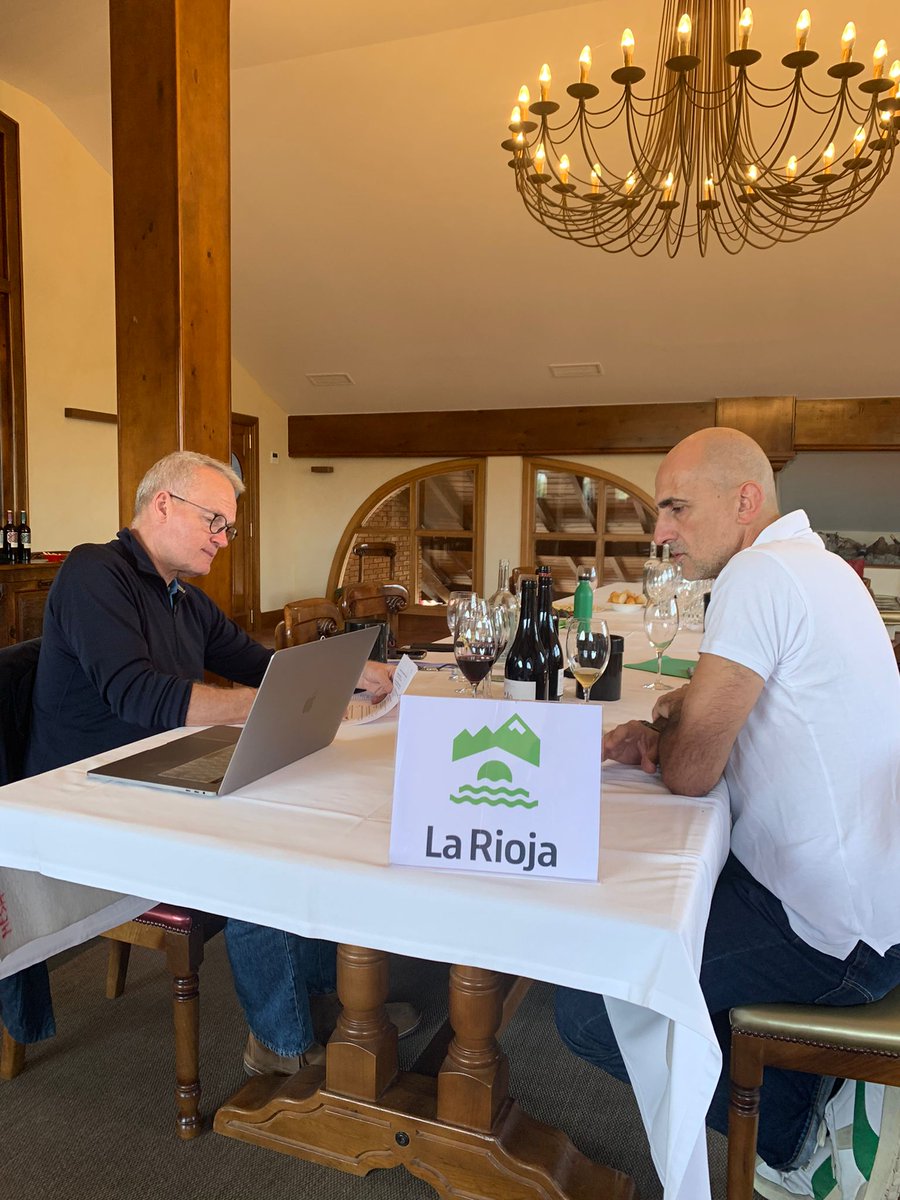 OrtegaEzquerro's tweet photo. Esta mañana ha sido la cata de nuestros vinos con Tim Atkin y David Bastida. Muchas gracias por la cata a @timatkin y gracias por la organización a @bodegasderioja y @mgrapesland . Y gracias mil a @dbastidacaro por tu Gran Trabajo! https://t.co/XSngGIVrnX