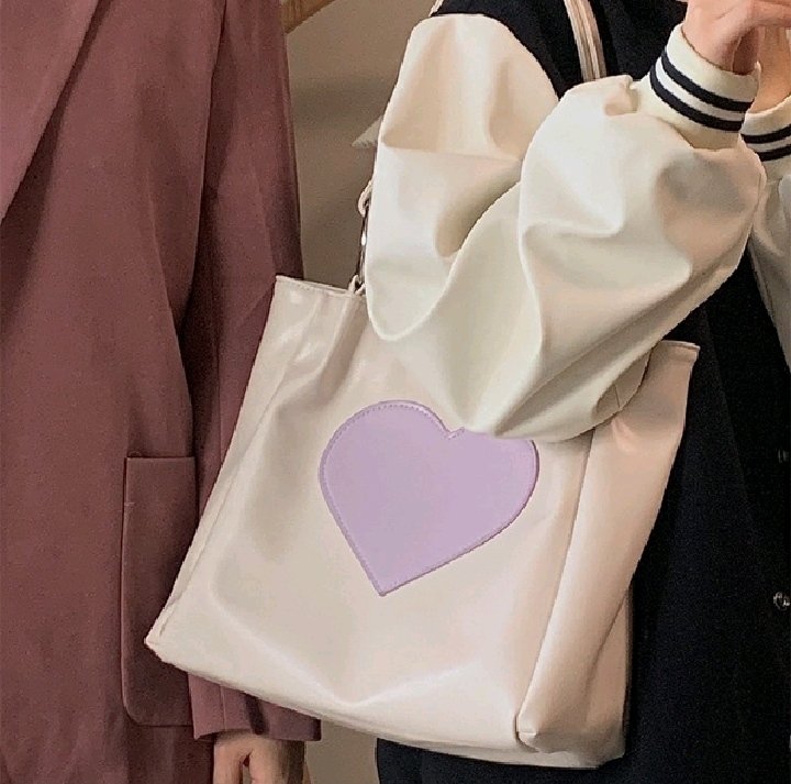 luvjeyiii's tweet photo. LUCU BGT KAN TAS TAS NYA😭😘
Penggemar love pokoknya wajib beli ini. Ga nyesel deh pokoknya. Cantik bgt

Pict 1&amp;2:https://t.co/HT1Bjm8yUk
Pict 3&amp;4:https://t.co/SNTS1E66za

#LISAXBVLGARI #love
#SeokjinXColdplay #LoveInContractEp8 #ShopeexLESSERAFIM https://t.co/duz3UyKYX7