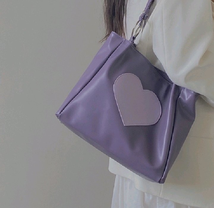 luvjeyiii's tweet photo. LUCU BGT KAN TAS TAS NYA😭😘
Penggemar love pokoknya wajib beli ini. Ga nyesel deh pokoknya. Cantik bgt

Pict 1&amp;2:https://t.co/HT1Bjm8yUk
Pict 3&amp;4:https://t.co/SNTS1E66za

#LISAXBVLGARI #love
#SeokjinXColdplay #LoveInContractEp8 #ShopeexLESSERAFIM https://t.co/duz3UyKYX7