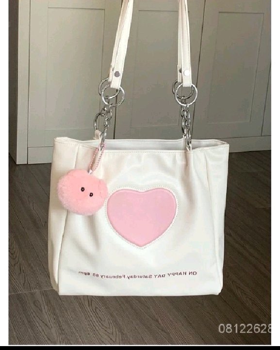 luvjeyiii's tweet photo. LUCU BGT KAN TAS TAS NYA😭😘
Penggemar love pokoknya wajib beli ini. Ga nyesel deh pokoknya. Cantik bgt

Pict 1&amp;2:https://t.co/HT1Bjm8yUk
Pict 3&amp;4:https://t.co/SNTS1E66za

#LISAXBVLGARI #love
#SeokjinXColdplay #LoveInContractEp8 #ShopeexLESSERAFIM https://t.co/duz3UyKYX7