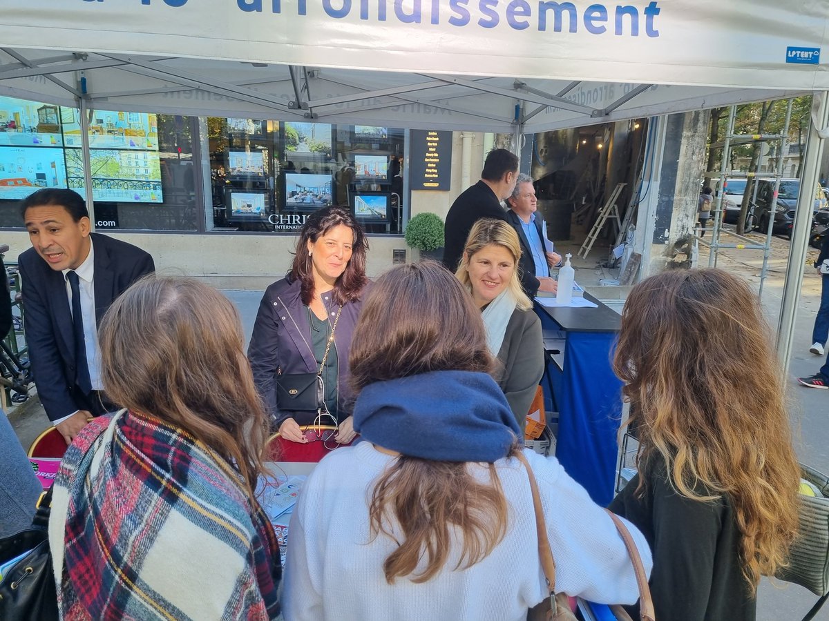 mairiedu16's tweet photo. Des élus au contact de la population du XVIe sur le marché Auteuil. Moments d'échange sur les différentes initiatives de la @mairiedu16
#proximite #AVotreEcoute #VieDeQuartier https://t.co/sjC0hXA1ds