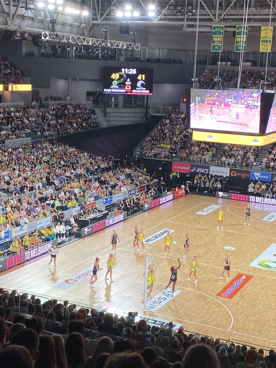 penny_davis's tweet photo. So good to be back watching netty! @AussieDiamonds with a big win in Melbourne tonight 🟡🟢  @sophjennings 👏🏻 https://t.co/BWozEKb103