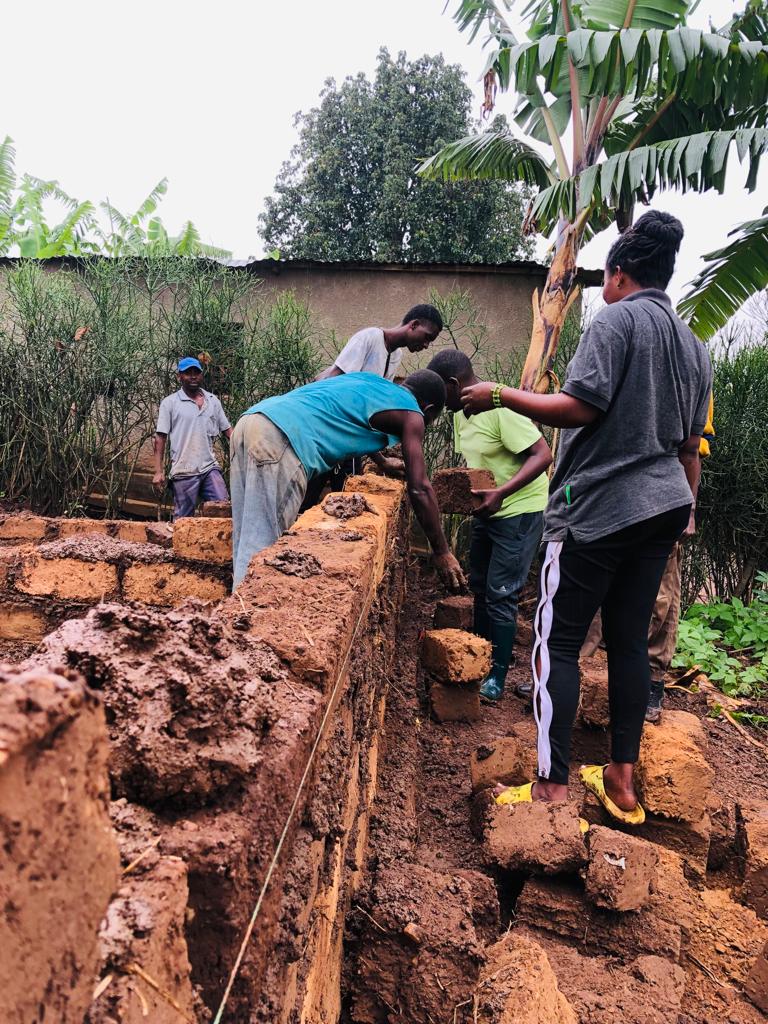 nyckanombe's tweet photo. Nonaha mu murenge wa Kanombe Akagali ka Karama mu mudugudu wa Nyabyunyu Urubyiruko rw'umurenge rukomeje umuganda wo kubakira uwasenyewe n'imvura.
@NYC_kicukiro @KanombeSector @KicukiroDistr @RYVCP_Kicukiro @RYVCP_Kicukiro https://t.co/ENzsvnhzyy