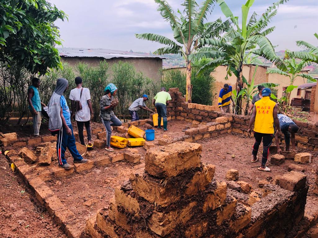 nyckanombe's tweet photo. Nonaha mu murenge wa Kanombe Akagali ka Karama mu mudugudu wa Nyabyunyu Urubyiruko rw'umurenge rukomeje umuganda wo kubakira uwasenyewe n'imvura.
@NYC_kicukiro @KanombeSector @KicukiroDistr @RYVCP_Kicukiro @RYVCP_Kicukiro https://t.co/ENzsvnhzyy