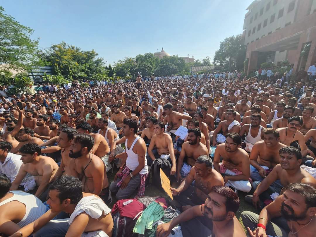 तकनीकी कर्मचारी,बिजली विभाग का विधानसभा के पास विद्युत भवन पर अर्धनग्न प्रदर्शन,ops, हार्ड ड्यूटी अलाउंस , पे ग्रेड के लिए प्रदर्शन
<a href="/AadeshRawal/">Aadesh Rawal</a> <a href="/ashokgehlot51/">Ashok Gehlot</a> <a href="/aajtak/">AajTak</a> <a href="/News18Rajasthan/">News18 Rajasthan</a> <a href="/zeerajasthan_/">ZEE Rajasthan</a> <a href="/rpbreakingnews/">Rajasthan Patrika</a> <a href="/rupeshmishramp/">Rupesh Mishra</a> <a href="/SachinPilot/">Sachin Pilot</a>