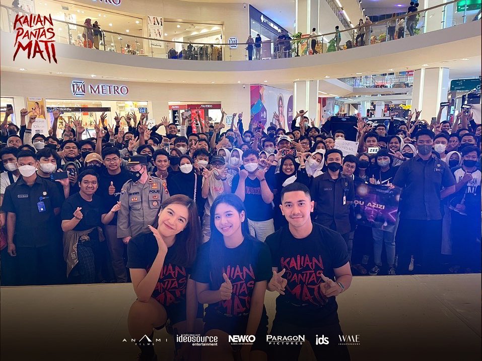 paragonpics_'s tweet photo. Matur nuwun Solo π«Άπ»β¨β¨
#KalianPantasMati #MourningGrave #FilmKalianPantasMati #Ideosource #ParagonPictures #WME #NewkoGlobalEntertainment #AnamiFilmsOfficial #IDSEducationcom https://t.co/8W73D0rbiY