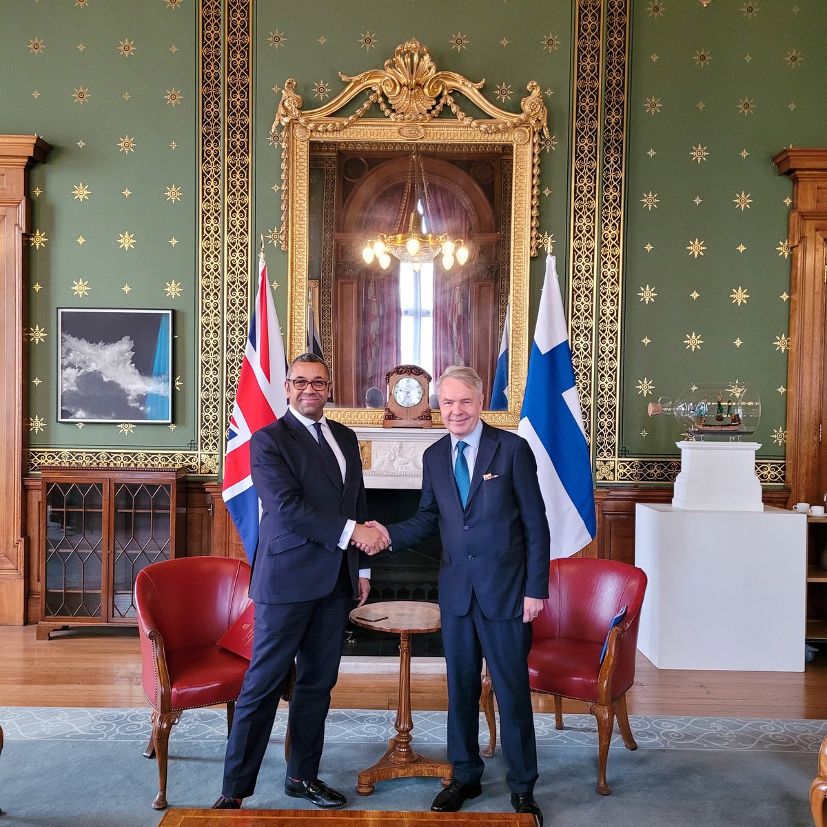 Valuable meeting with my good colleague @JamesCleverly in London. 🇫🇮🇬🇧 Thanked the UK for their early support to Finnish @NATO membership. Our bilateral ties remain close. Finland and the UK will continue to support Ukraine as long as needed.