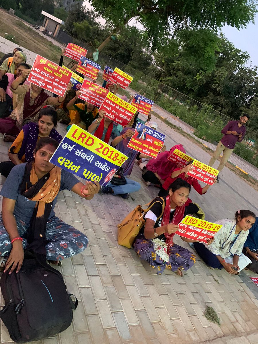 ગાંધીનગર ખાતે સતત 49 દિવસથી #LRD 2018/19 #waiting ના ઉમેદવારો આંદોલન કરી રહીયા છે સરકારે એમને આપેલા વાયદા મુજબ #નિમણૂક આપવી જોઈએ સરકારને બે હાથ જોડી એક ગુજરાતના નાગરિક વતી નમ્ર વિનંતી કરું છું કે તમામ ઉમેદવારો ને દિવાળીના પાવન તહેવાર પહેલા ઓર્ડરઆપવા માં આવે.
#દિવાળી_ગિફ્ટ <a href="/CMOGuj/">CMO Gujarat</a>