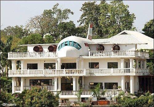 abbkar_ai's tweet photo. The Story of The Aeroplane House in Asokoro District of Abuja,Nigeria...

Retweeet to educate someone! 🧵 https://t.co/QsWy8NhIvr