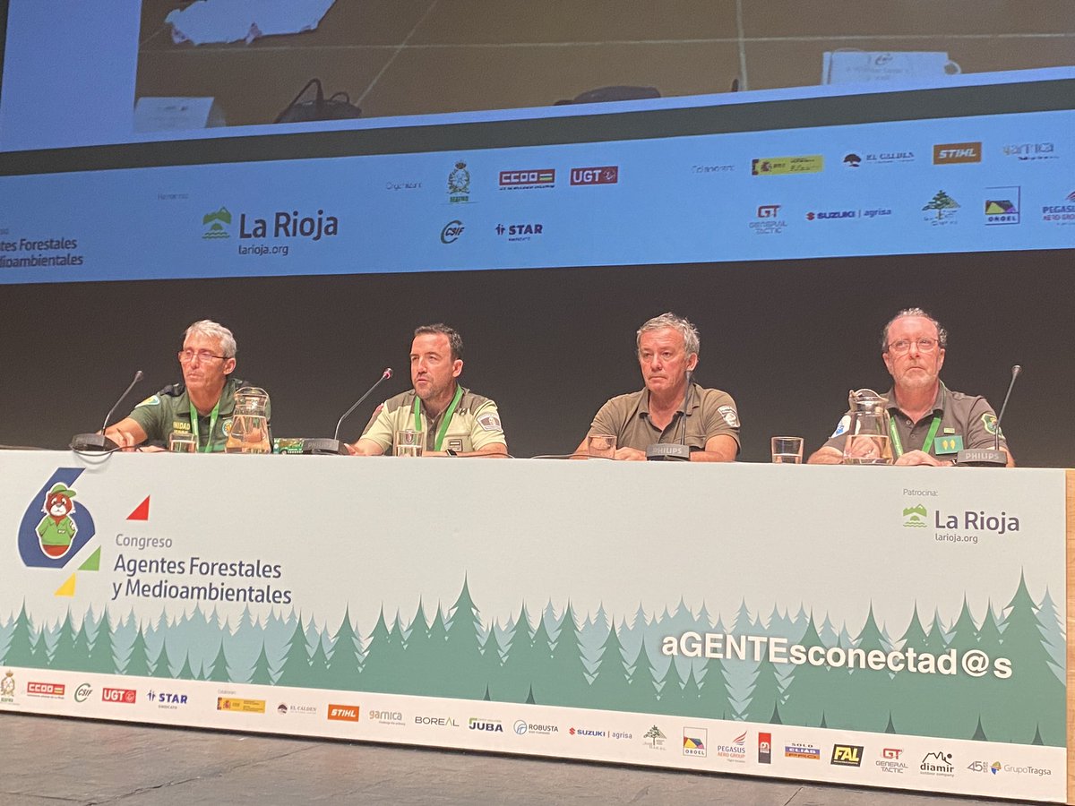 6cafmalarioja22's tweet photo. En el #6cafma22 se ha realizado un recorrido histórico sobre la Ley Básica de #agentesForestales y #AgentesMediambientales. #AgentesConectados
Patrocina @lariojaorg @Forestales_CCOO @UGTForestales @CSIF_forestales @AEAFMA @SindicatoSTAR https://t.co/LH4FAJjQwk