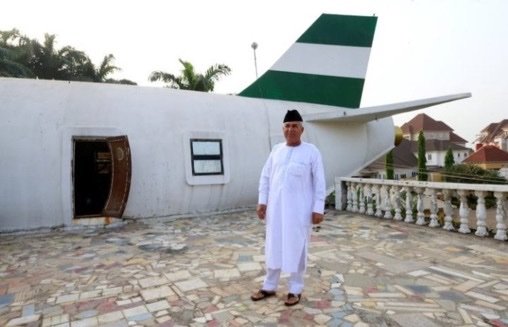 abbkar_ai's tweet photo. The Story of The Aeroplane House in Asokoro District of Abuja,Nigeria...

Retweeet to educate someone! 🧵 https://t.co/QsWy8NhIvr