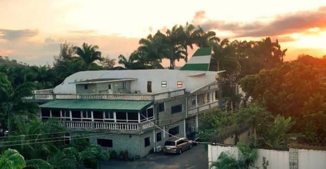 The Story of The Aeroplane House in Asokoro District of Abuja,Nigeria...

Retweeet to educate someone! 🧵