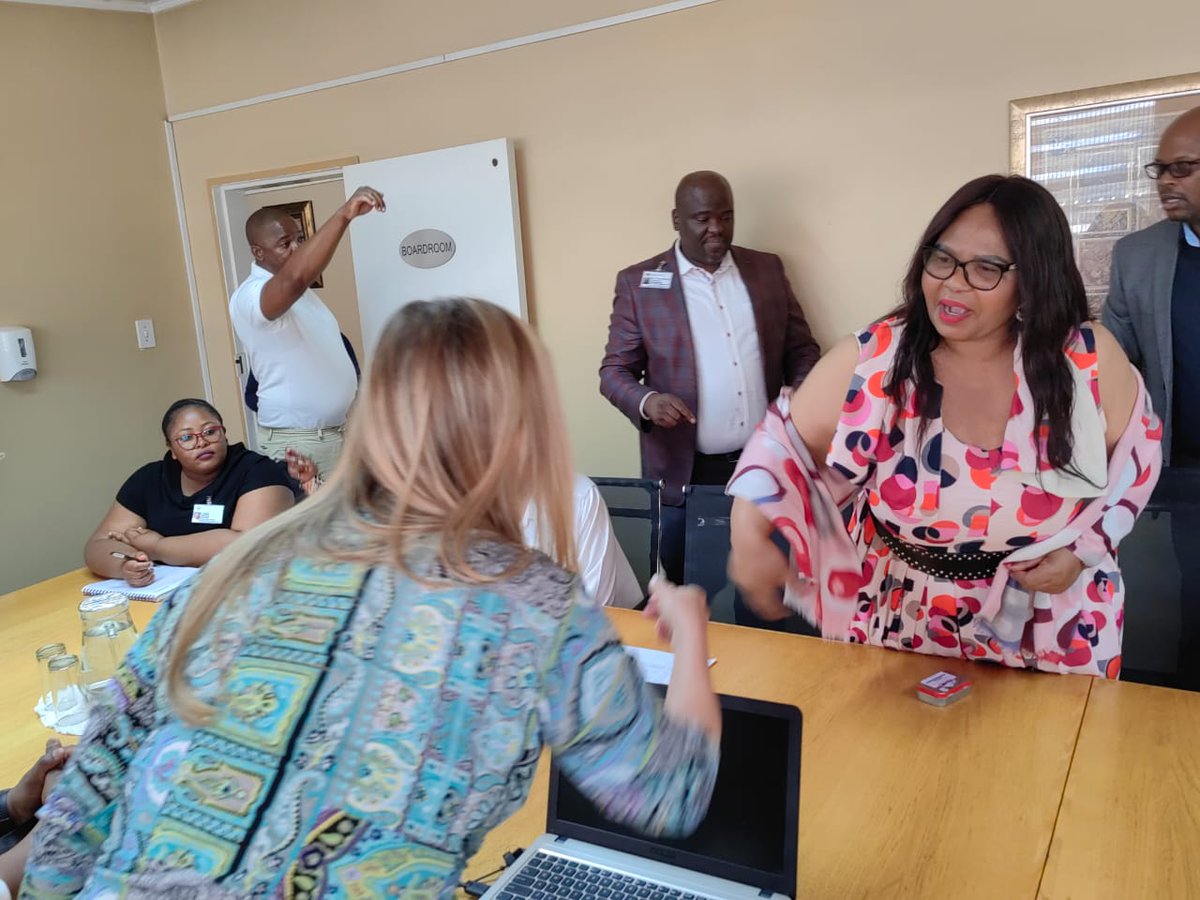 SebokengHospit1's tweet photo. #SBKH - Today, MEC for Health and Wellness @GautengHealth @NkomoNomantu and @SebokengHospit1 management meets up with @Carterblanche for a mini caucus to help improve health services in @SedibengHealth. https://t.co/v9LT1TGHtf