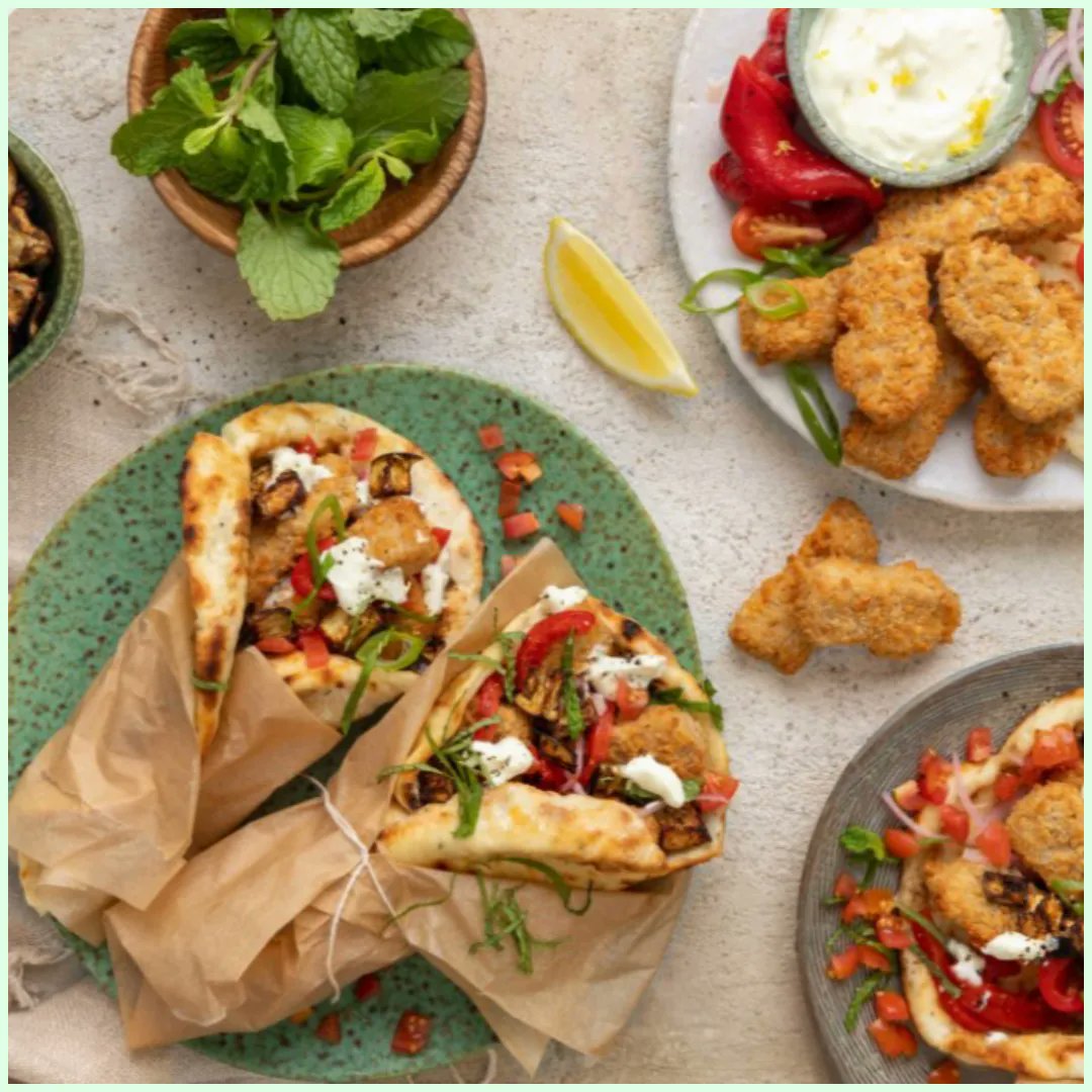 BrandsCaru's tweet photo. Fry’s Chick’n-style Nuggets make for the perfect comfort food! This Gyros looks TOO tasty 🤤 Head to https://t.co/lp6mhKvdUl for the full recipe! @frysfamilyUK @livekindlyco 

For more information send us a DM, contact info@carubrands.com or visit our website (link in bio)💭 https://t.co/vzVQu3DyqY