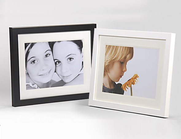 DunnsImaging's tweet photo. These little desk frames are perfect for around the home or even to add a personal touch to you desk at work! 🤩 #framing #onlinesolution #photography #printing #camera #portraits #personalisedgift #b2b #photographer https://t.co/sfsTa5jC0Y