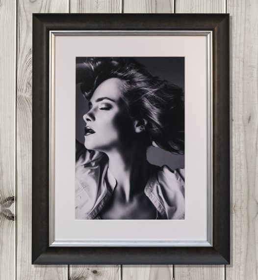 DunnsImaging's tweet photo. The Studio frame offers contemporary styling with a bold black moulding and metallic silver trim! This frame compliments black and white images amazingly.  #portraits #framing #printing #photographer #photography #personalisedgift #onlinesolution #camera #b2b https://t.co/o5fkxNIoUD