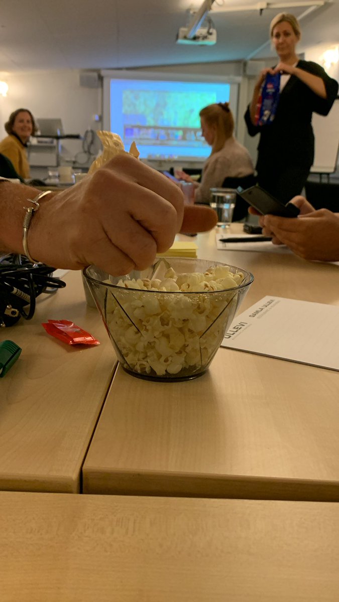 kasslerGBG's tweet photo. Planeringsdag med kollegor . Popcorn och biovisning nĂ€sta ! đ #arbetsmiljö #besvĂ€rligamĂ€nniskor #morganalling https://t.co/ziGrnTcaXA