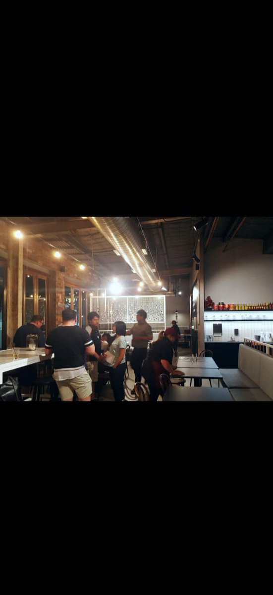 Annlizz8's tweet photo. Dinner is served🤤 #prawns on a bed of #greens and a sweet chilli,chilli sauce.🤗
📷such a cute joint🌆
#gratitude #wednesday https://t.co/HkrnCnIilN