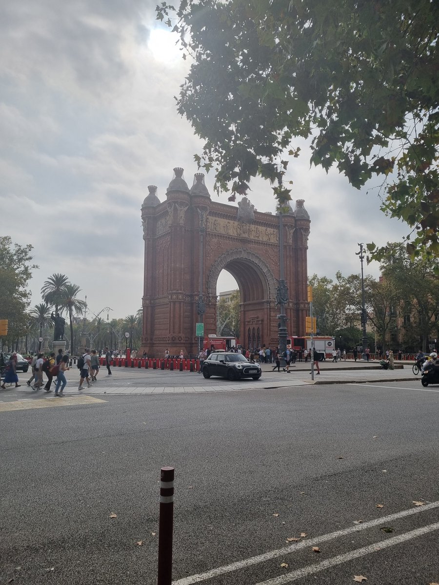 korean_stuff_'s tweet photo. Hoy estaremos en el concierto de #Jessi en Barcelona! https://t.co/kknvzujPKC