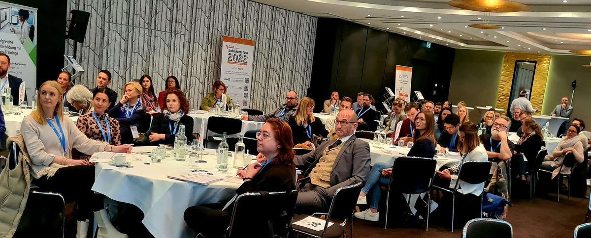 eLearningSUMMIT's tweet image. Es ist Halbzeit in #Stuttgart in unserer #eLearningSUMMIT-Station Baden-Württemberg! Unsere #keynotespeaker haben bereits spannende Einblicke in relevante Themen der #betrieblichenbildung geboten, aber noch liegt ein Vortrag vor uns!

Mehr zur SUMMIT: lnkd.in/gFkqYJUw