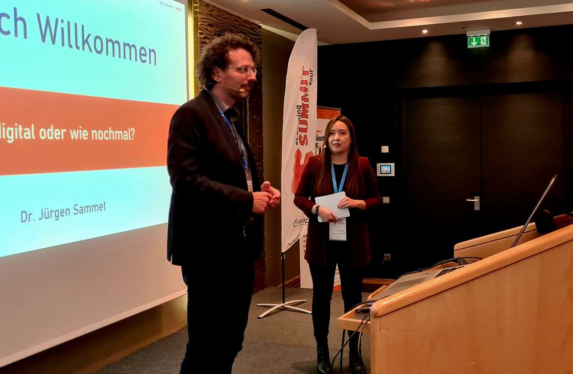 eLearningSUMMIT's tweet image. Es ist Halbzeit in #Stuttgart in unserer #eLearningSUMMIT-Station Baden-Württemberg! Unsere #keynotespeaker haben bereits spannende Einblicke in relevante Themen der #betrieblichenbildung geboten, aber noch liegt ein Vortrag vor uns!

Mehr zur SUMMIT: lnkd.in/gFkqYJUw