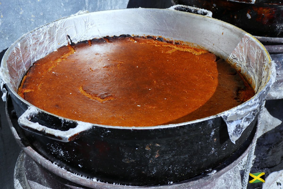 JADiasporaNY's tweet photo. Potato pudding in a dutchie, for everyone. ❤️🇯🇲 #Travel #Jamaica #Pudding #PotatoPudding https://t.co/xjVHD8EcZS