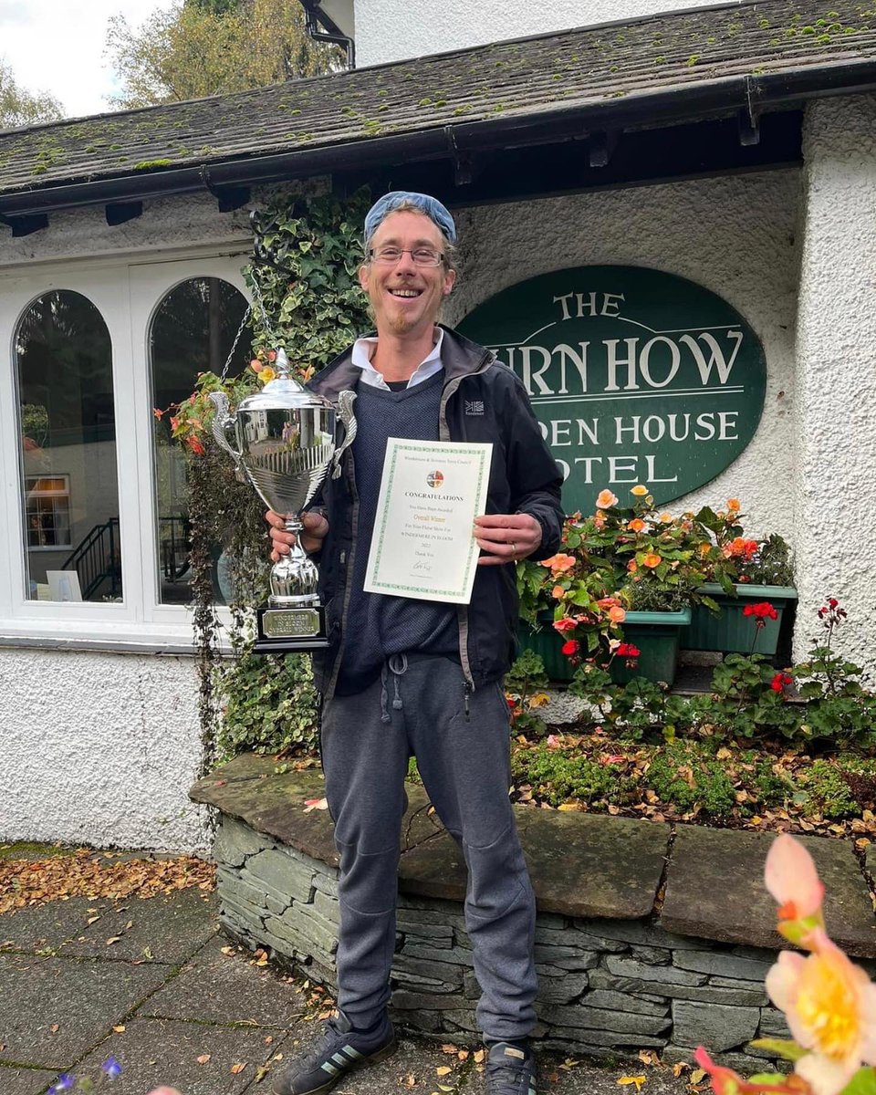 burnhow's tweet photo. Delighted to win #WindermereInBloom 🏆🌺☺️ Thanks to our top gardener John for his wonderful work 👨🌾 https://t.co/JWn5NKFocS