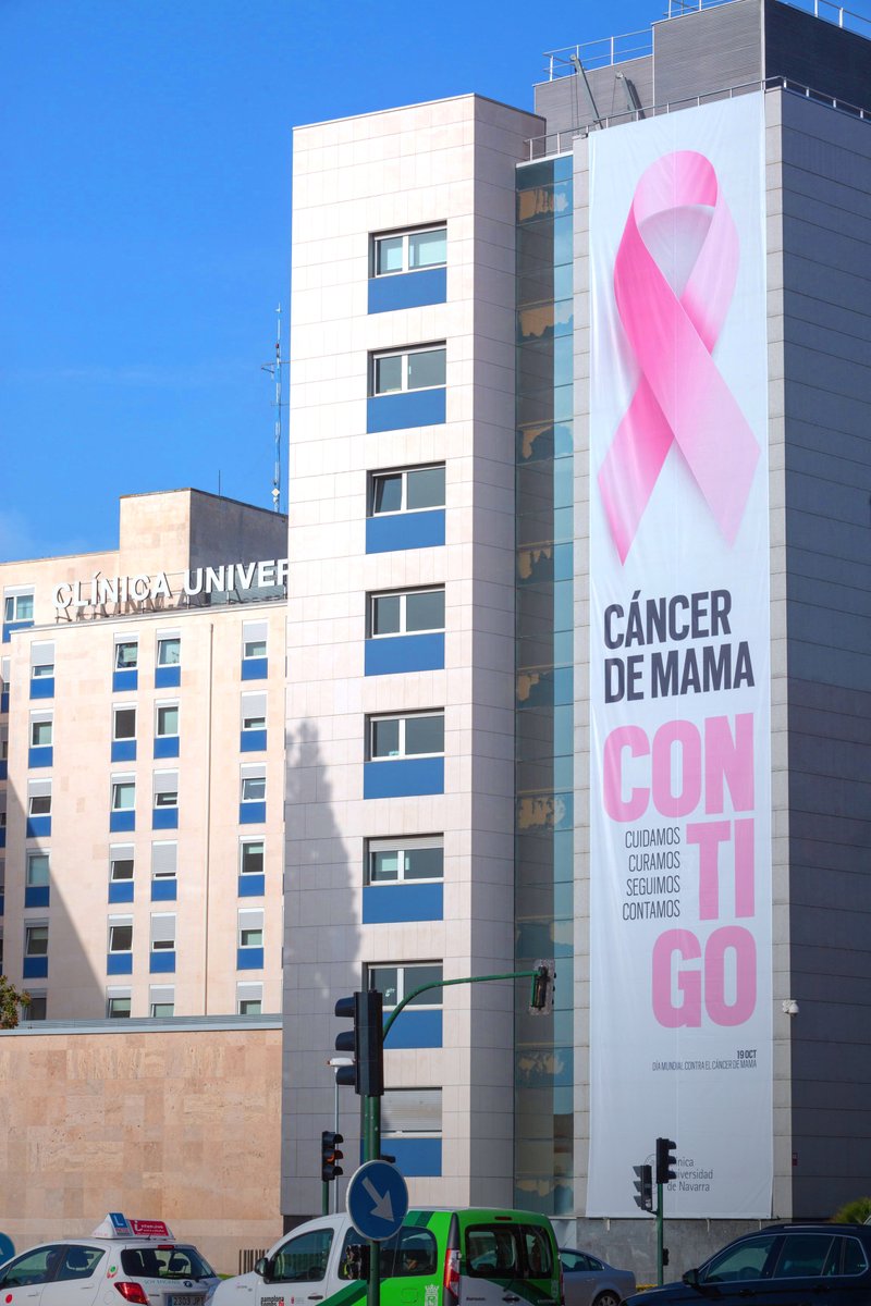 ClinicaNavarra's tweet photo. La Clínica se viste🎀con motivo del #DiaMundialCancerMama
Es nuestro homenaje a quien se enfrenta al #cáncerdemama y a quien como nosotros desde hace 60 años, trabaja a todos los niveles -asistencial, investigador, compartiendo conocimiento- para mejorar su supervivencia. CONTIGO https://t.co/rrsTU3R8qx